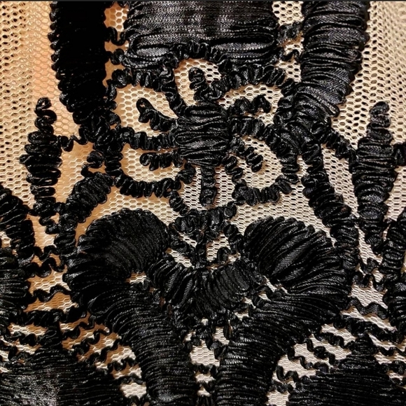 A'GACI Formal Puff Dress With Detail - Picture 3 of 4